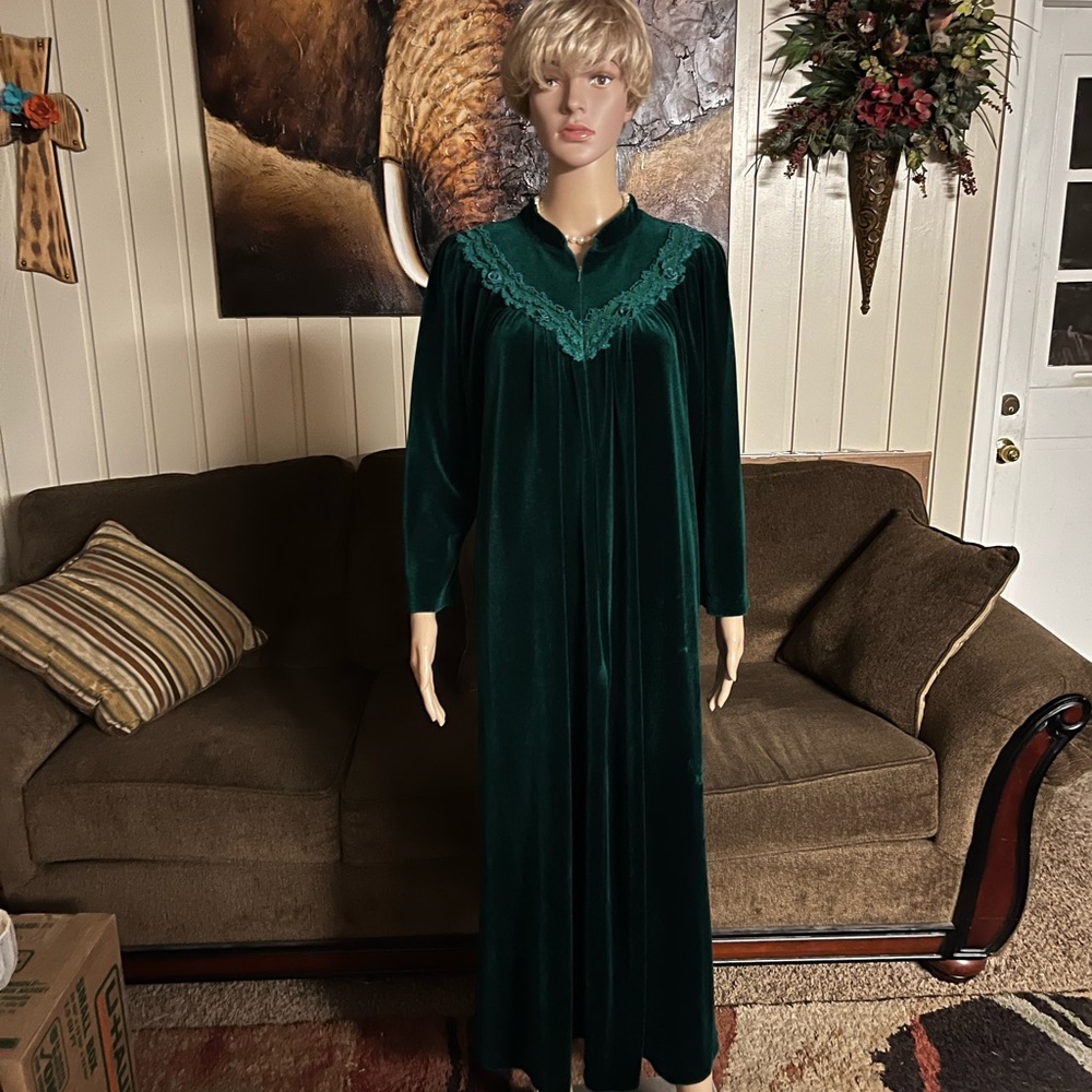 Komar ~ Vintage ~ Women’s Large ~ Velvet  ~ Green Robe W/ Floral Lace - Picture 8 of 16